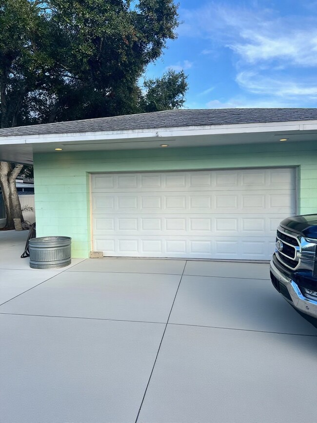 Building Photo - 514 42nd Ave N