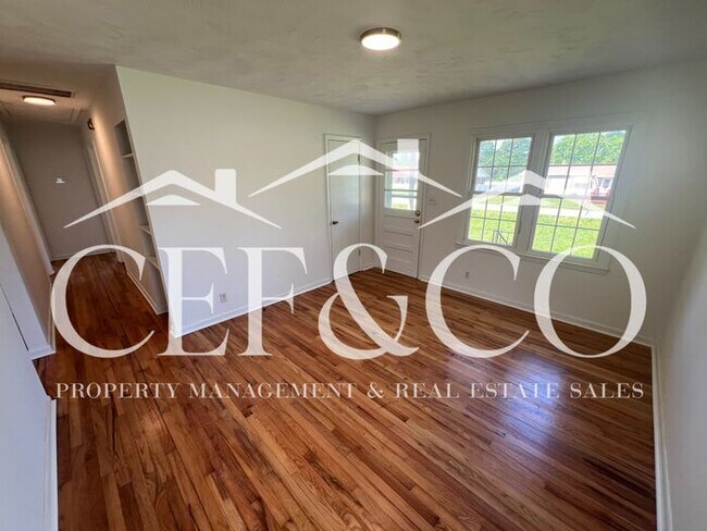 Foto del edificio - Charming 3-Bedroom, 1-Bathroom Home in Cow...