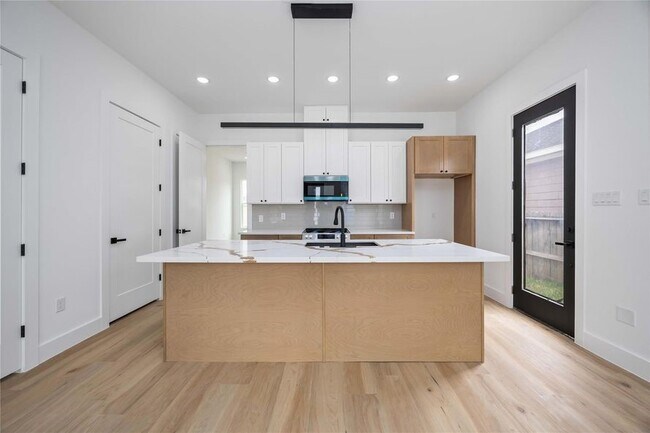 Foto del edificio - 4337 Clover St