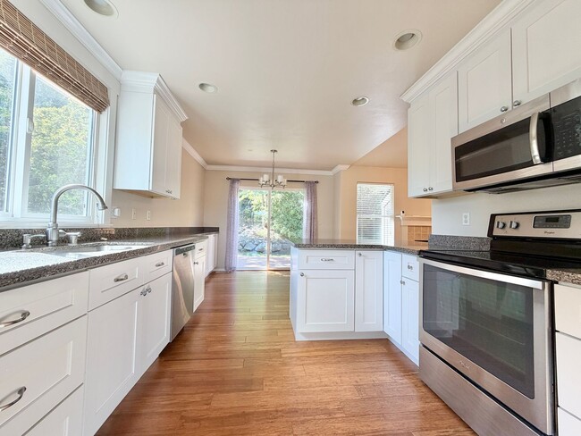 Building Photo - 18265 Miss Ellis Loop NE