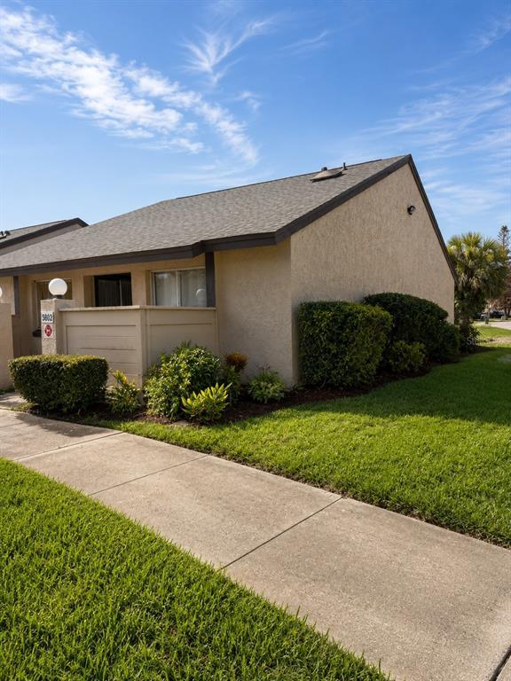 Foto del edificio - 5802 Red Dahlia Ct