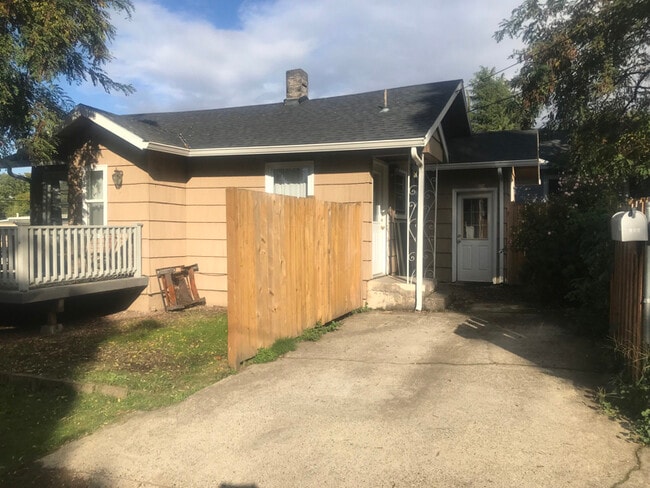 Building Photo - 508 S McLoughlin Blvd