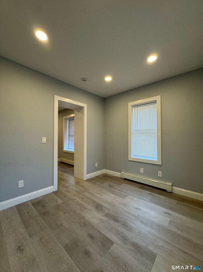 Building Photo - 40 Clarks Hill Ave