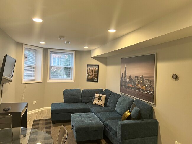 Foto del edificio - 3907 N Albany Ave