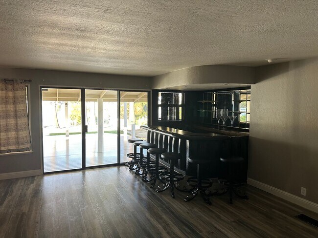 Foto del edificio - 1472 Willow Lake Rd