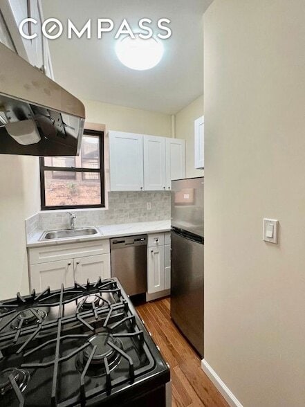 Building Photo - 270 E 78th St