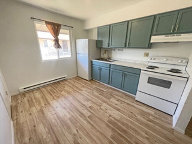 Foto del edificio - 2bed 1bath duplex with fenced yard