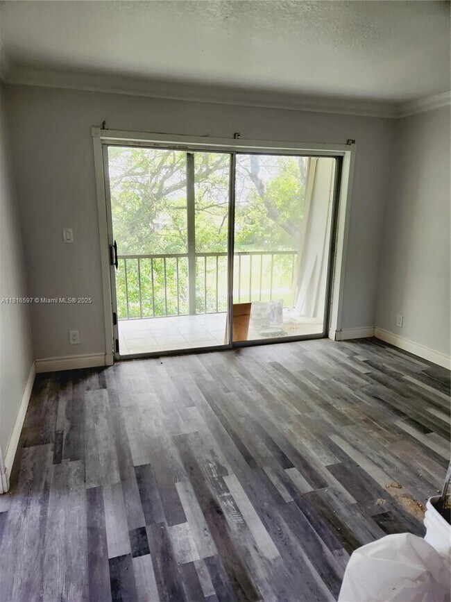 Foto del edificio - 8000 Fairview Dr