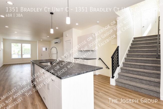Foto del edificio - 1351 Bradley Ct