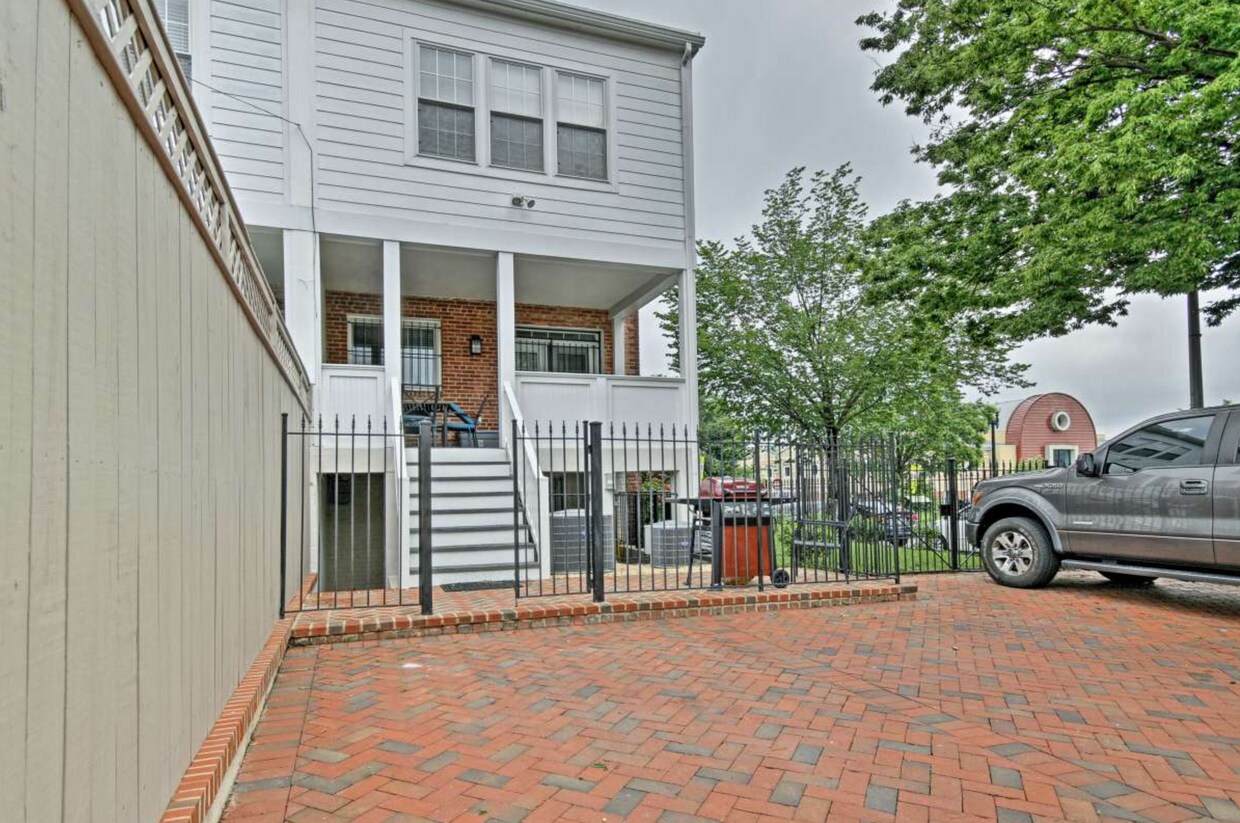 1845 Burke St SE Unit Terrace Level, Washington, DC 20003 Apartments in Washington, DC