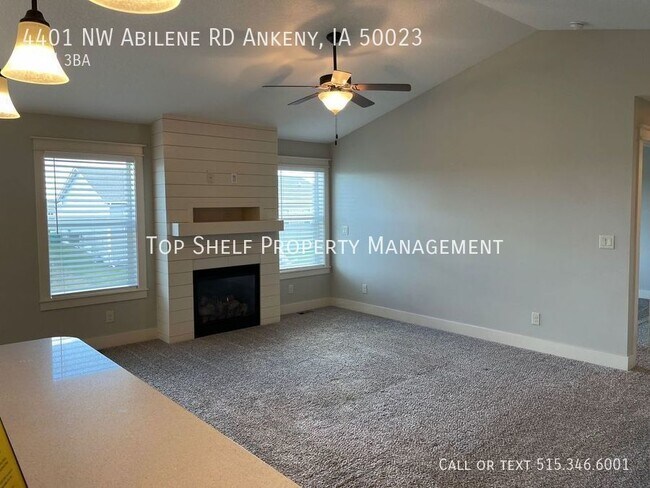 Foto del edificio - 3 bedroom, 3 bath home Available!
