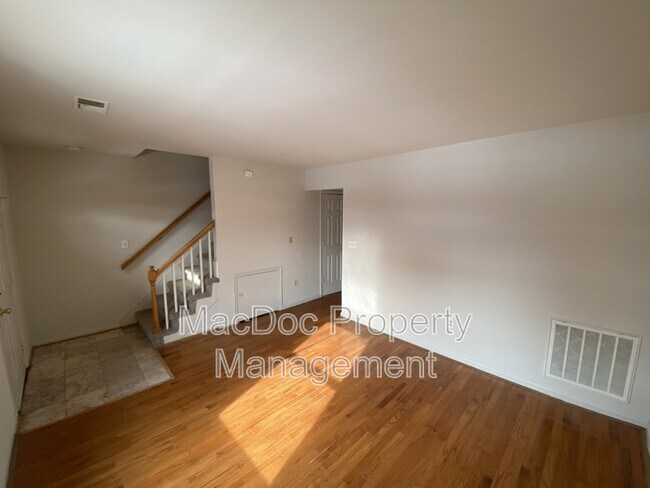 Foto del edificio - 212 Farrell Ln