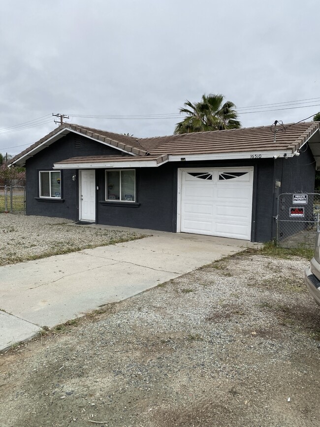 Building Photo - 16510 Lakeshore Dr