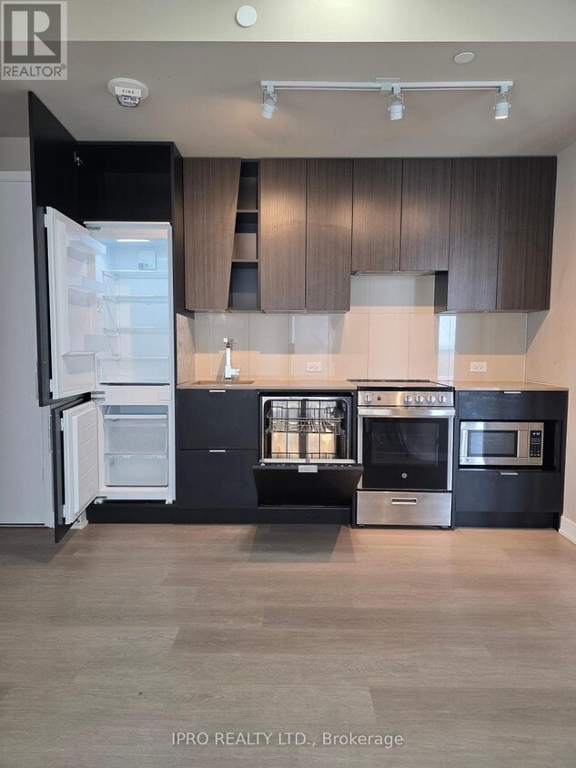 Primary Photo - 3883-3883 Quartz Rd