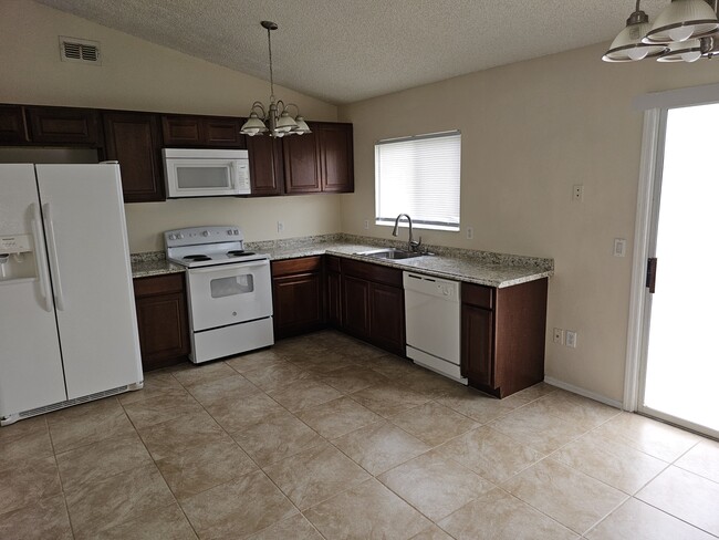 Building Photo - 311 Oak Ln Dr