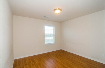 Building Photo - 3939 Calgary Cir