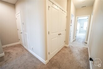 Building Photo - 160 Lake Lily Dr