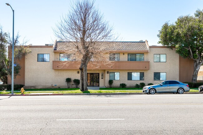 Foto del edificio - 17204 Chatsworth St