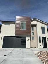 Building Photo - 2360 E Capone Ln