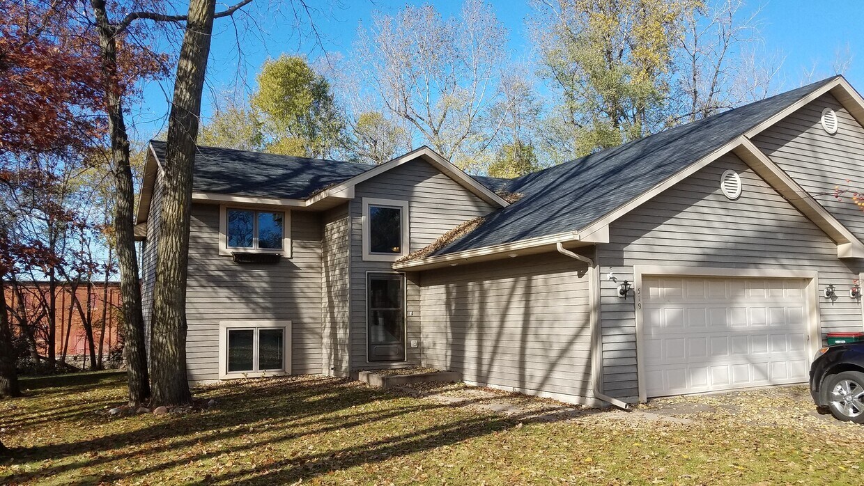 Primary Photo - Split Level Duplex