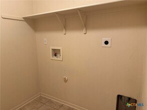 Building Photo - 2300 Maedell Dr