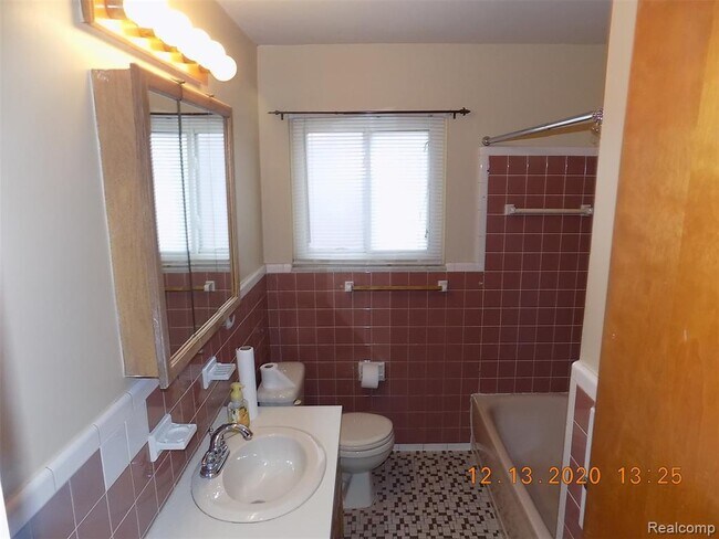 Building Photo - 32671 Greenbriar Ave