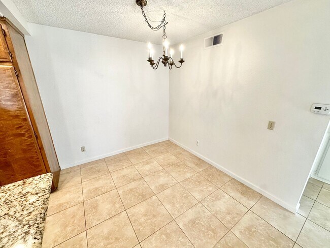 Foto del edificio - $500 OFF 1ST MONTHS RENT! Charming 1 Bed 1 Bath in a gated community.