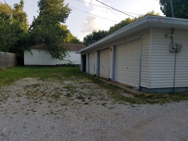 Building Photo - 316 S 47th St