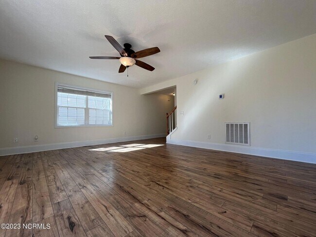 Foto del edificio - 117 Lightwater Dr