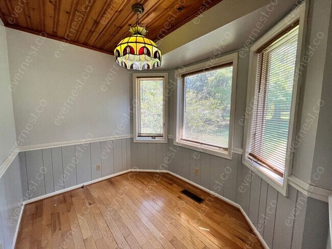 Building Photo - 2101 Elmar Dr