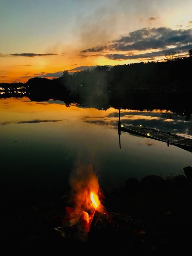 Foto del edificio - 6504 Buckshore Dr