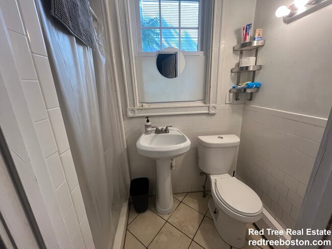 Building Photo - 17-19 Putnam Ave. Unit 17A