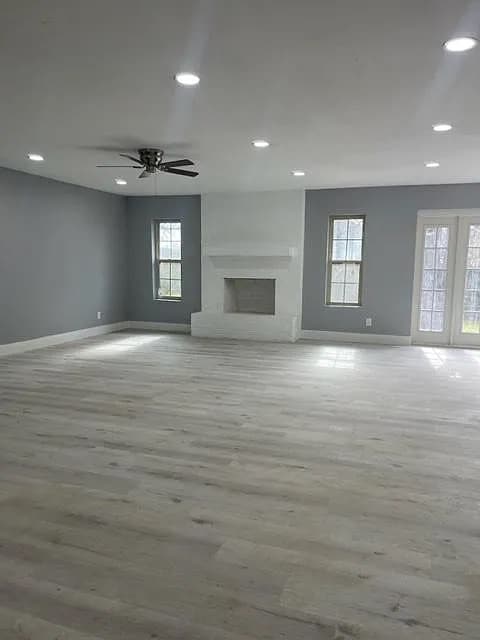 Building Photo - Room in House on Springhill Dr