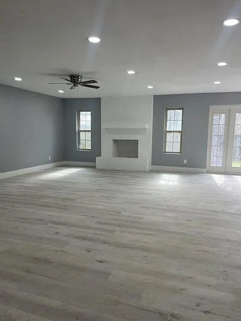 Foto del edificio - Room in House on Springhill Dr