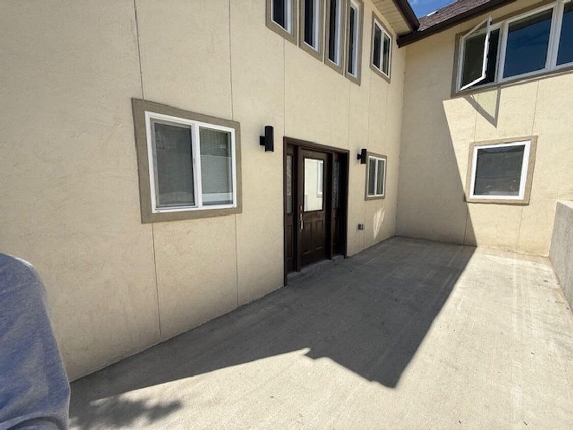Primary Photo - 928 Park St