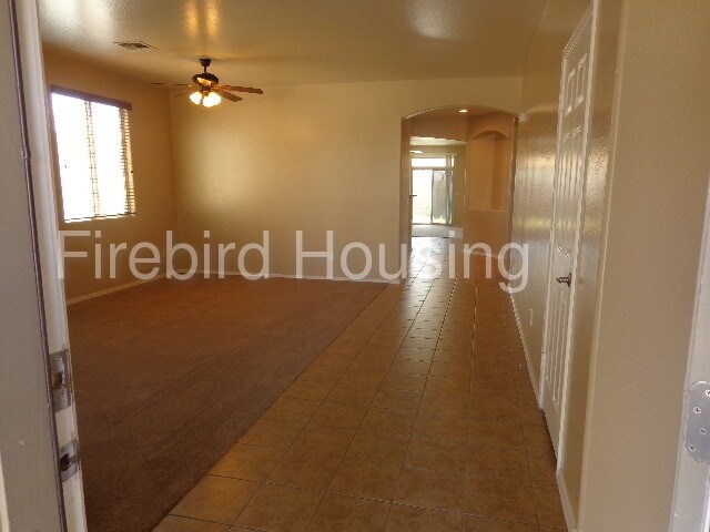 Foto del edificio - 17371 W Jackson St