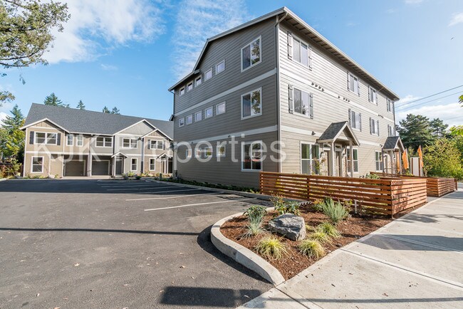 Building Photo - 17985 SW Kinnaman Rd