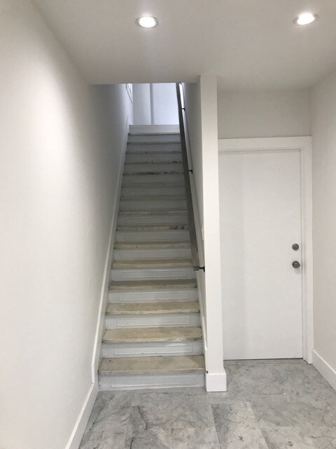 Foto del edificio - 1330 Hobart Ave