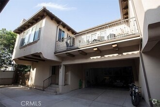 Building Photo - 2621 Carnegie Ln