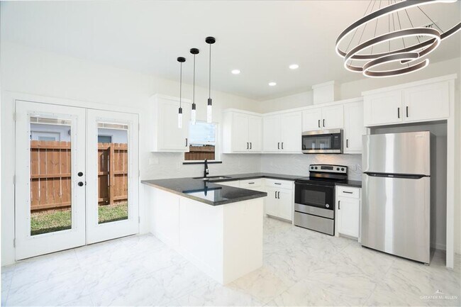 Building Photo - 18 S Xanthia St