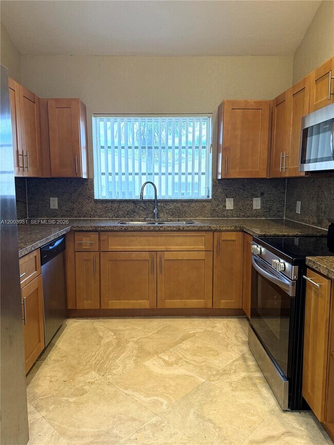 Foto del edificio - 1630 Van Buren St