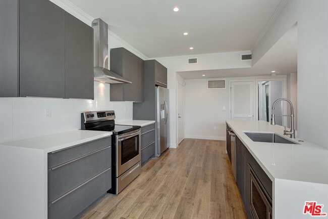 Foto del edificio - 12320 Montana Ave