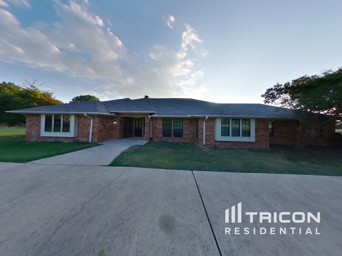 Foto principal - 202 Windy Ln