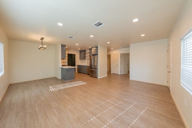 Building Photo - 7503 Camellia Ave