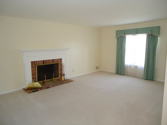 Building Photo - SPACIOUS WELL MAINTAINED COLONIAL IN KEMP ...