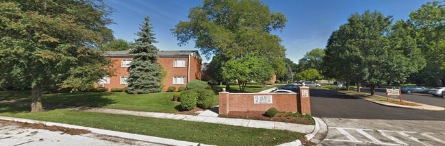 Building Photo - 470 St Moritz Dr