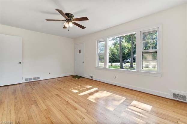 Foto del edificio - 9 Hawthorne Ln