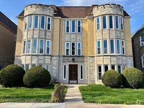 Building Photo - 6648 W Devon Ave