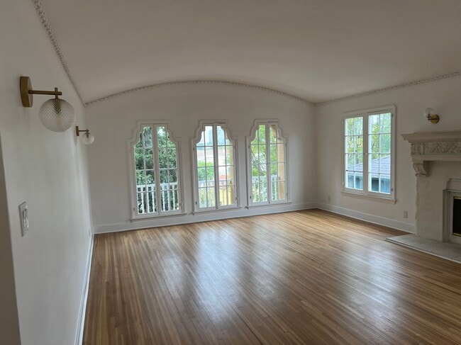 Foto del edificio - 926 S Curson Ave