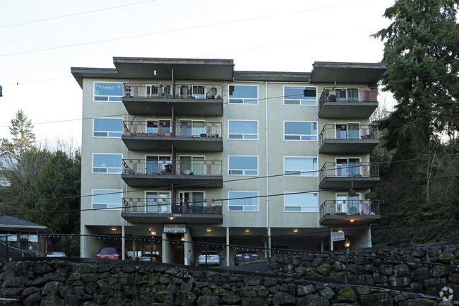 Building Photo - Tracy Ann Apartments